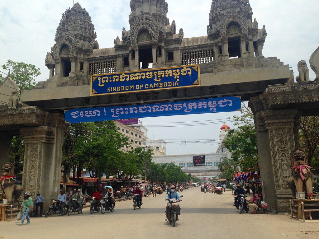 thai border crossing photo
