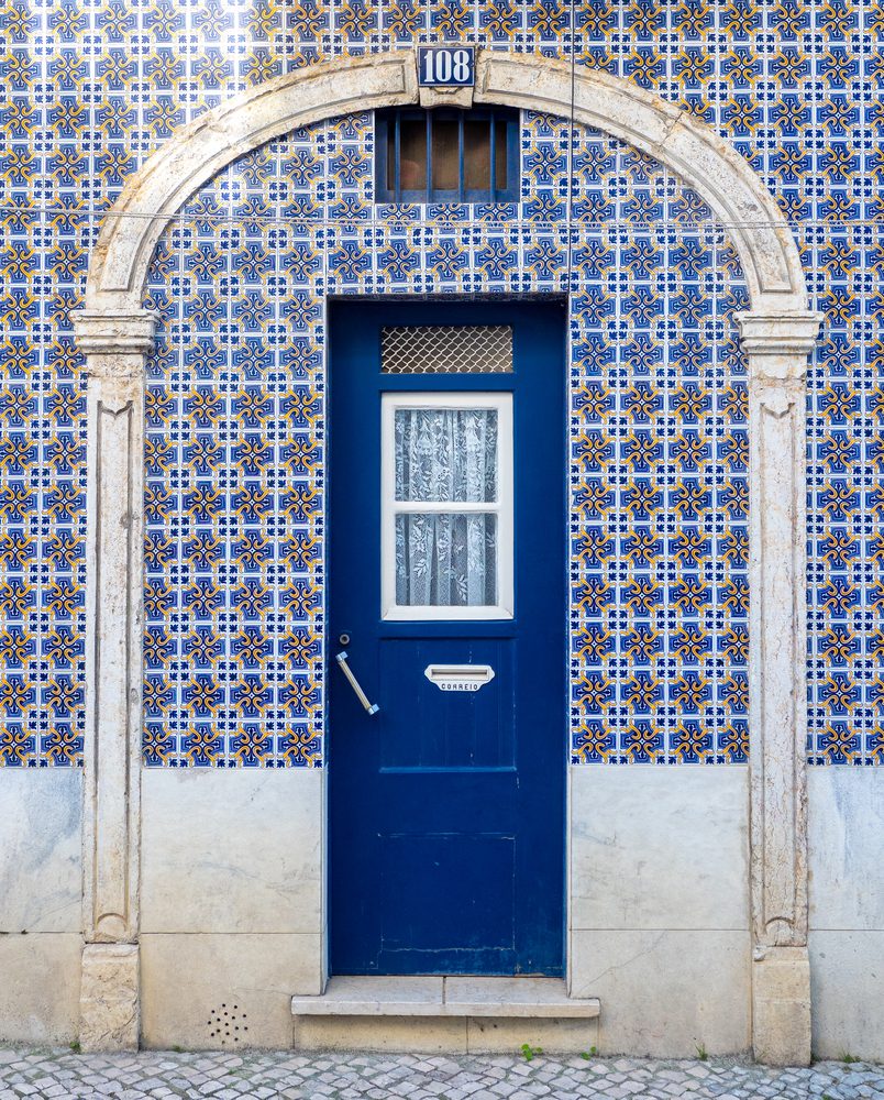 5 days in Portugal itinerary lisbon door