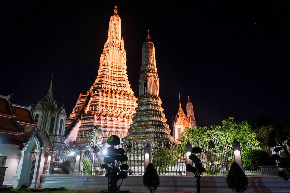 Bangkok Itinerary Wat Arun at night